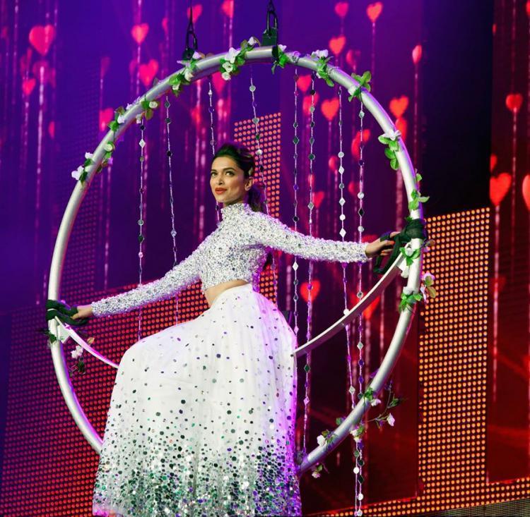 Deepika Padukone spreads her sparkle in SLAM! The Tour