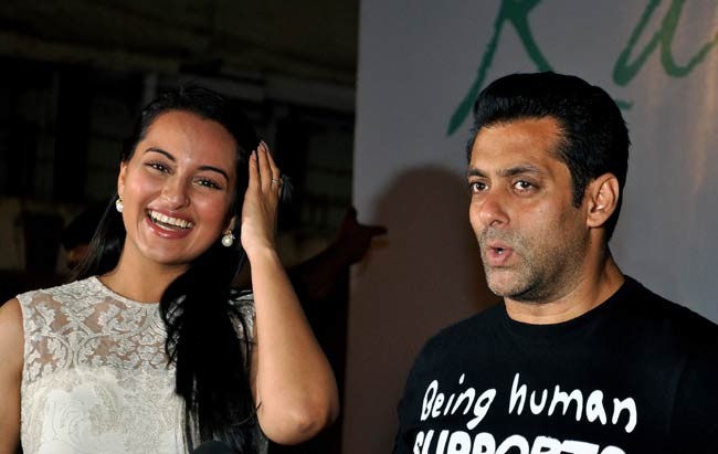 Salman, Katrina & Sonakshi at launch of spa 