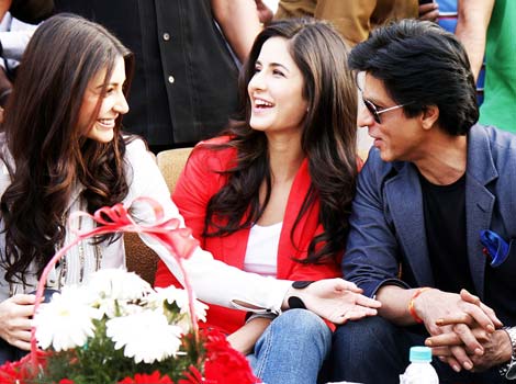 SRK Katrina Anushka promote Jab Tak Hai Jaan in Jalandhar