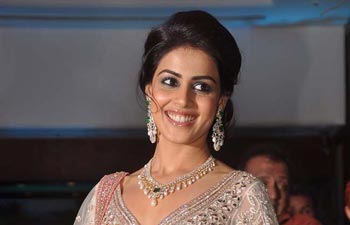Genelia D Souza Walks ramp for Neeta Lulla