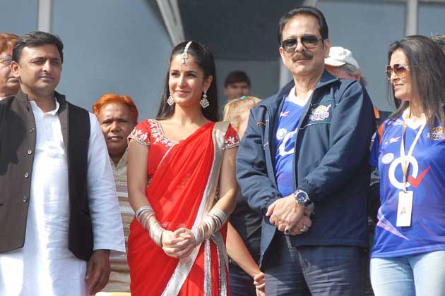 Katrina & Nargis at Hockey India League match In Lucknow