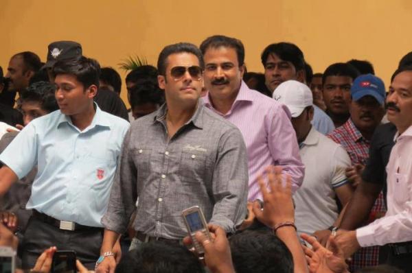 Salman Khan visits college