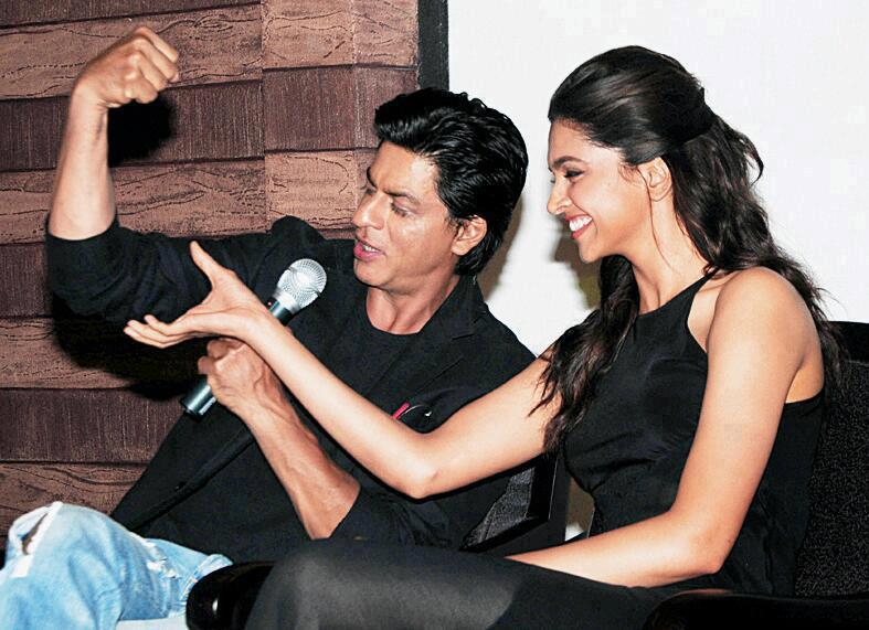 Shahrukh & Deepika interact with media in Munnar