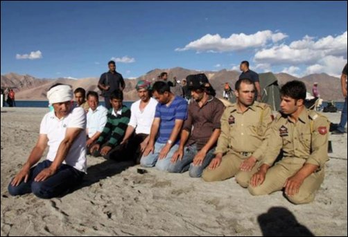 SRK & Anushka shooting in Laddakh