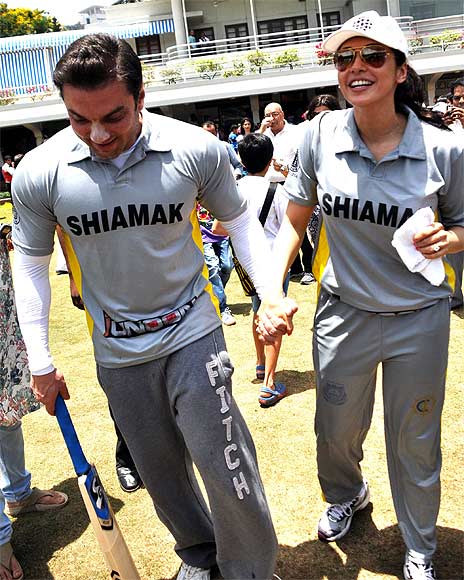 Salman Plays cricket match with son of Aamir Khan for social cause 1