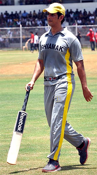 Salman Plays cricket match with son of Aamir Khan for social cause 4