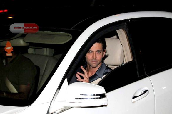 Hrithik Roshan leaves  with a smile