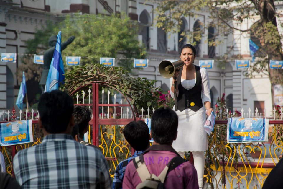 Arjun Kapoor & Parineeti Chopra in Ishaqzaade 12