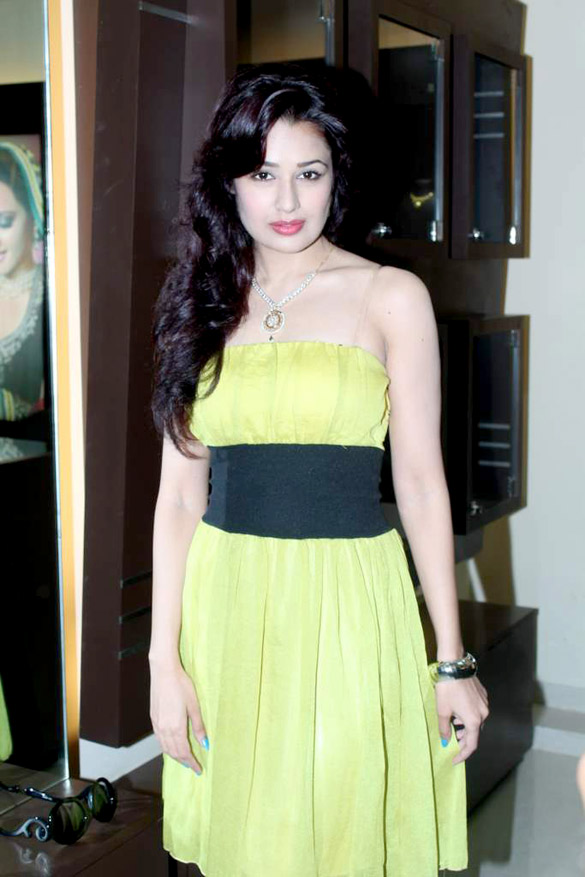 Uvika Chaudhry launches d damas Store 2