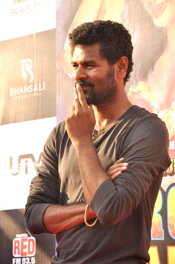 Promotional rickshaw race for Rowdy Rathore 8