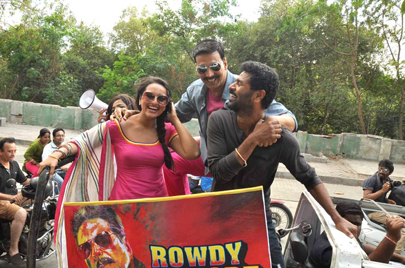 Promotional rickshaw race for Rowdy Rathore 12