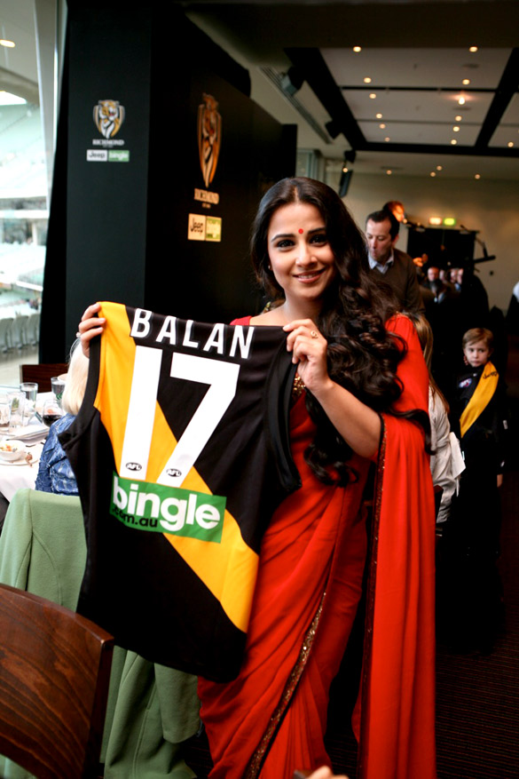 Vidya Balan at Melbourne cricket ground 3