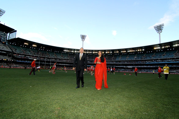 Vidya Balan at Melbourne cricket ground 4
