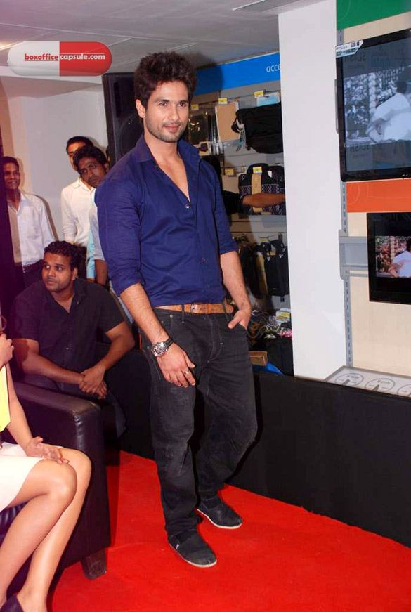 Shahid Kapoor promotes TERI MERI KAHAANI at Reliance Digital 2