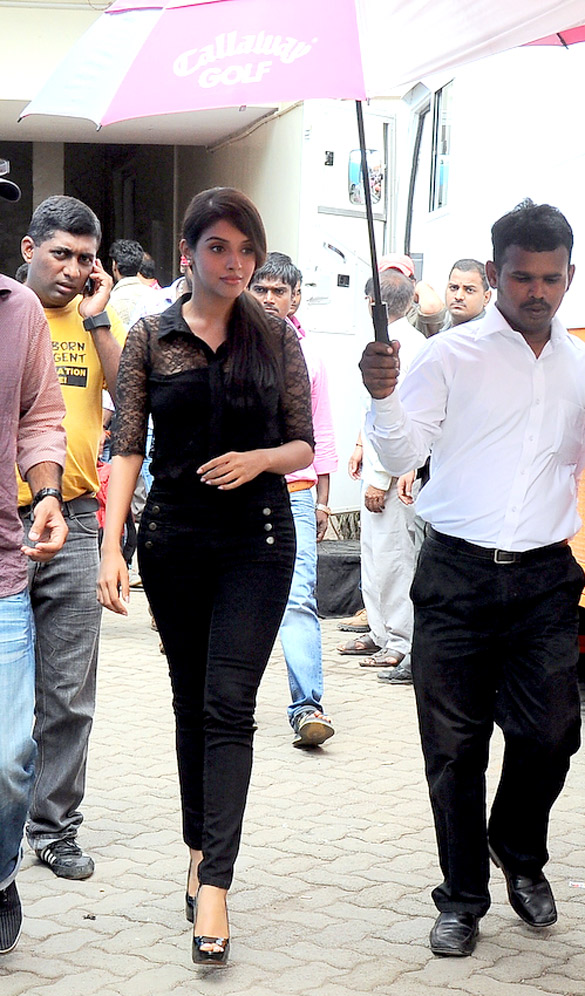 BOL BACHCHAN team at mehboob studio for promotions 7