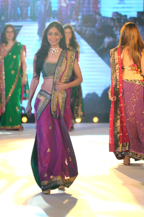 Bollywood celebs at Manish Malhotra show organised by Shaina NC For CPAA 4