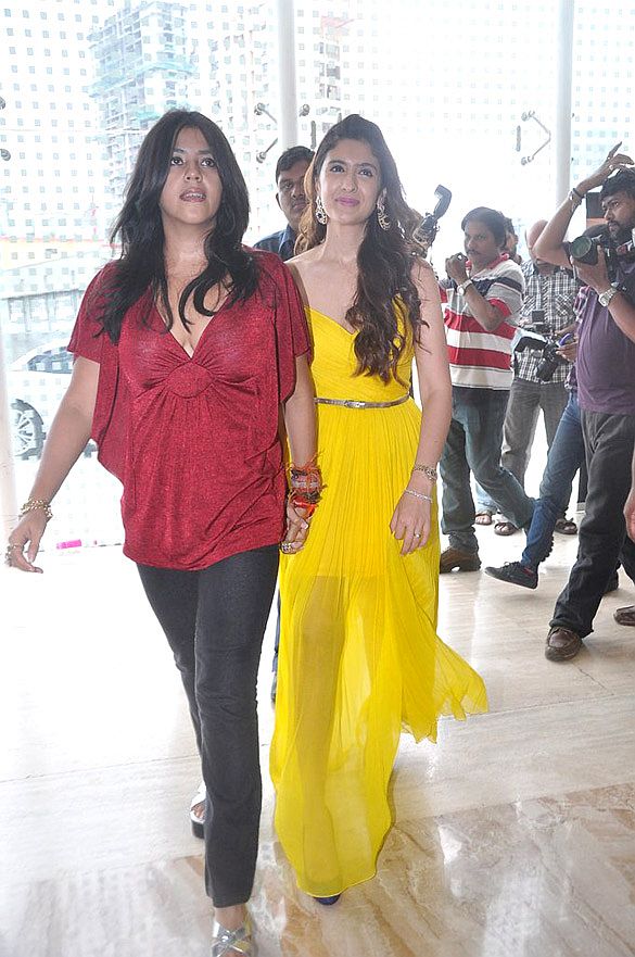 Neil & Deepika at launch of Pooja Makhija lounge at F bar