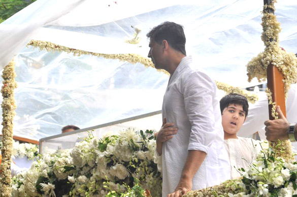 Akshay Kumar in Last journey of Super star Rajesh Khanna