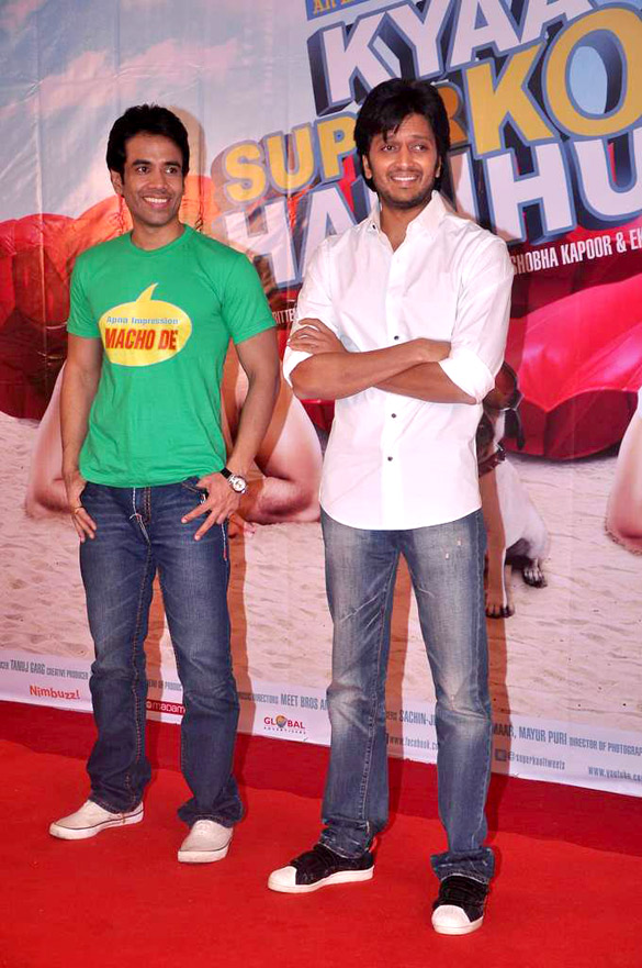Riteish & Tushhar at promotion of Kya Super Kool Hain Hum