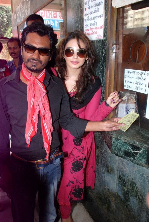 Cast of Gangs Of Wasseypur 2 attend DDLJ screening at Maratha Mandir