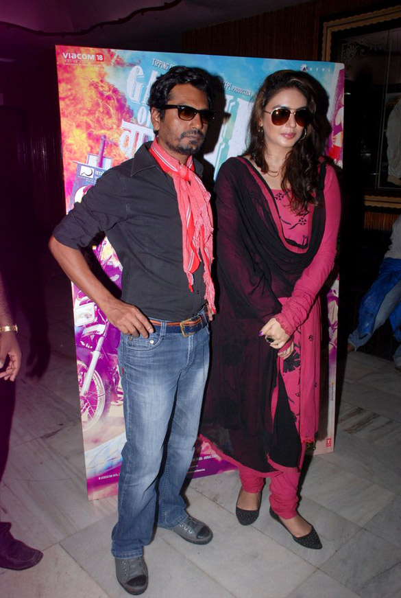 Cast of Gangs Of Wasseypur 2 attend DDLJ screening at Maratha Mandir