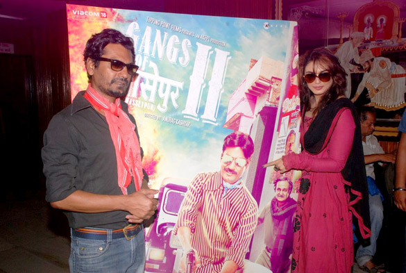 Cast of Gangs Of Wasseypur 2 attend DDLJ screening at Maratha Mandir