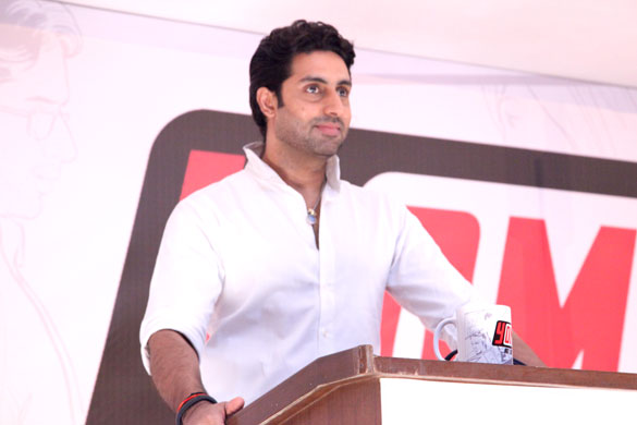 Abhishek launch YOMICS