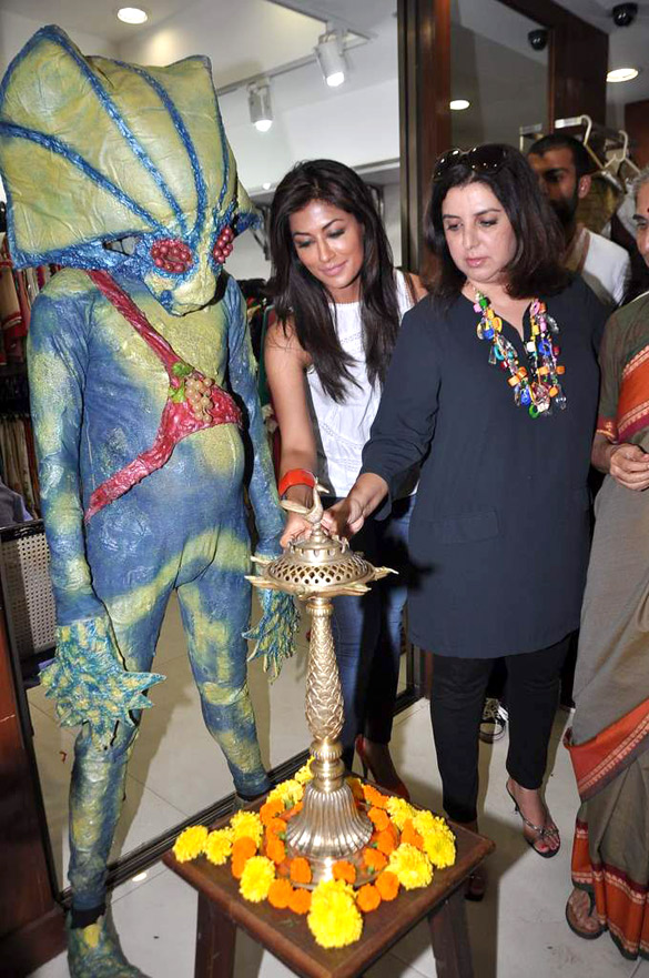 Promotion of JOKER by Farah & Chitrangada Singh with Aliens