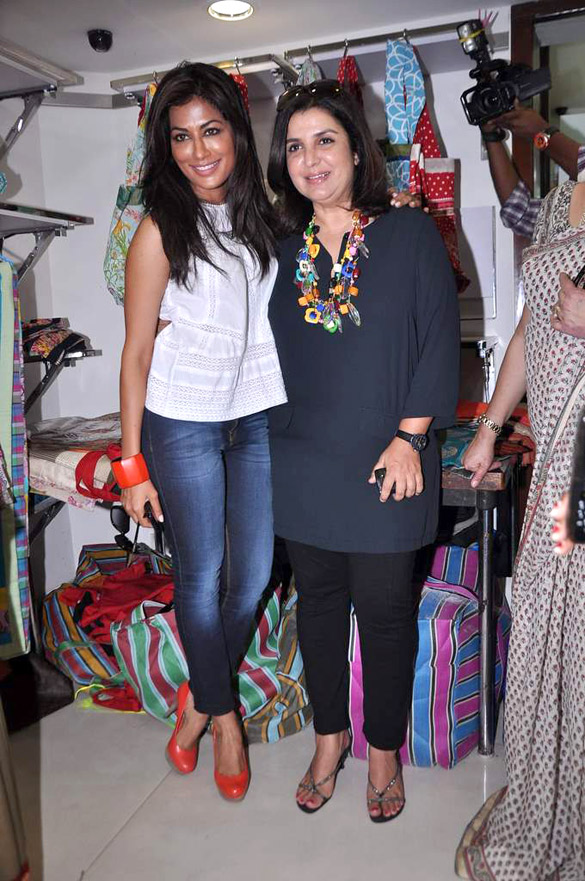 Promotion of JOKER by Farah & Chitrangada Singh with Aliens