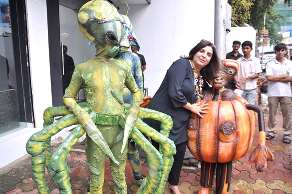 Promotion of JOKER by Farah & Chitrangada Singh with Aliens