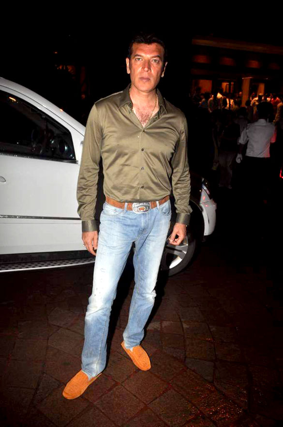 Aditya Pancholi at Iftar party of Baba Siddquie