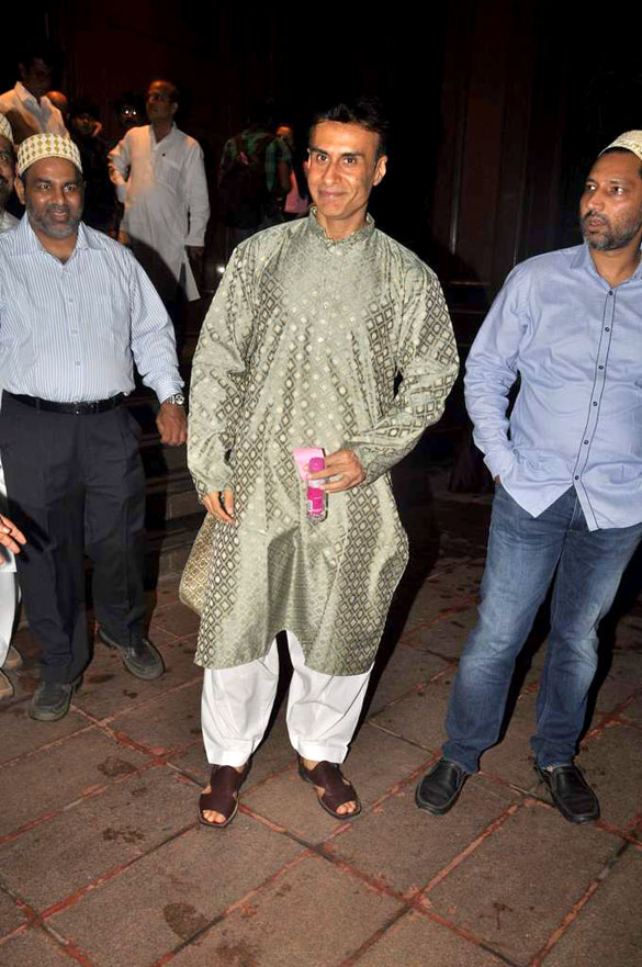 Arif Zakaria at Iftar party of Baba Siddquie
