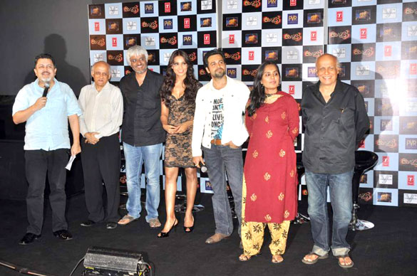 Mahesh Bhatt Mukesh Bhatt Vikram Bhatt Emraan Hashmi & Bipasha Basu at Trailer launch of RAAZ 3