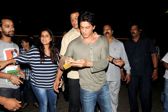 Shahrukh Khan snapped at Nokia ad shoot