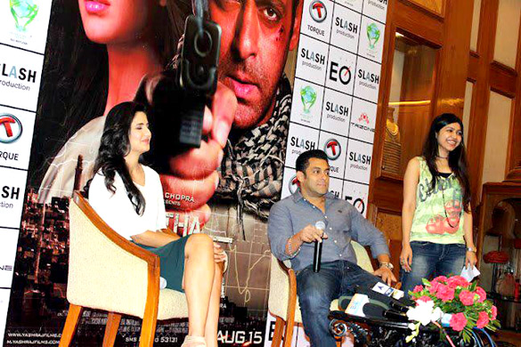 Salman & Katrina Kaif promote Ek Tha Tiger at Gateway Ahmedabad