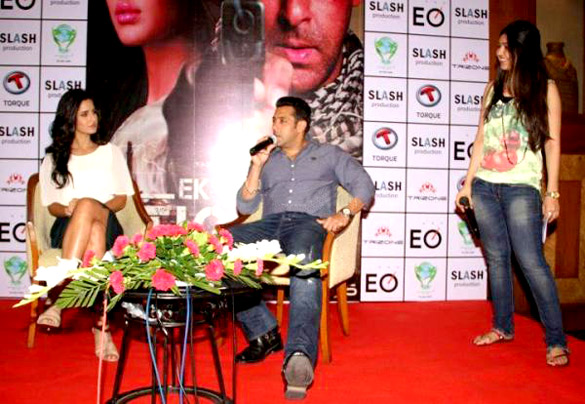 Salman & Katrina Kaif promote Ek Tha Tiger at Gateway Ahmedabad