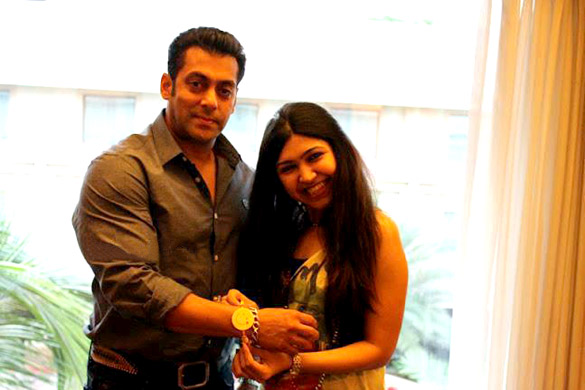 Salman & Katrina Kaif promote Ek Tha Tiger at Gateway Ahmedabad