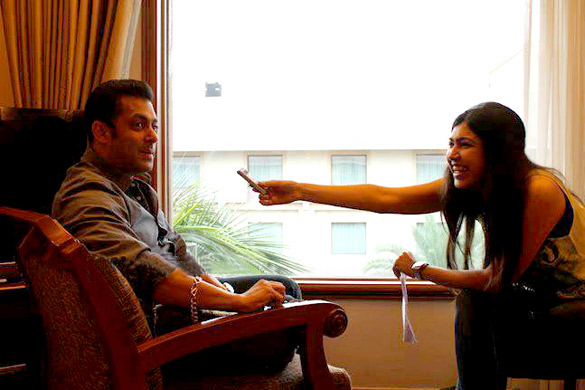 Salman & Katrina Kaif promote Ek Tha Tiger at Gateway Ahmedabad