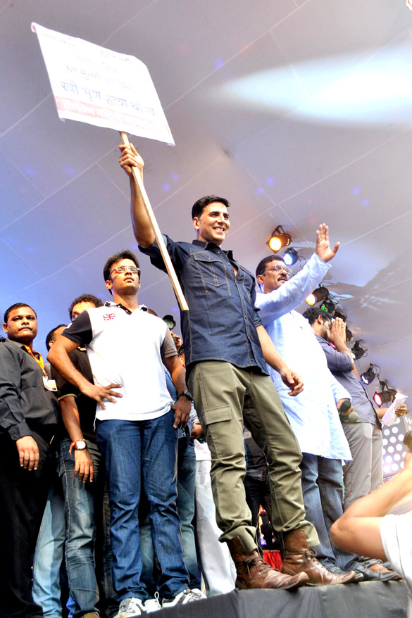 Akshay Kumar at Dahi Handi Utsava