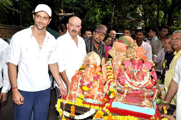 Hrithik Roshan & Rakesh Roshan at Ganpati Visarjan
