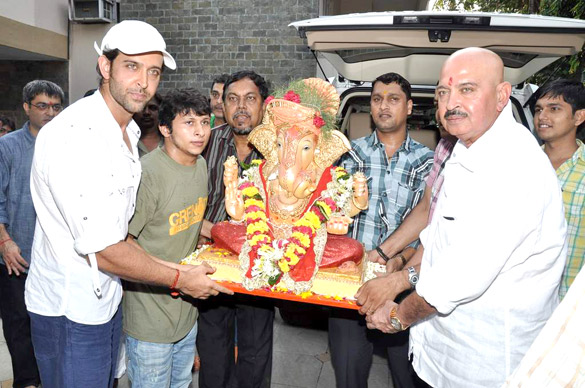 Hrithik Roshan & Rakesh Roshan at Ganpati Visarjan