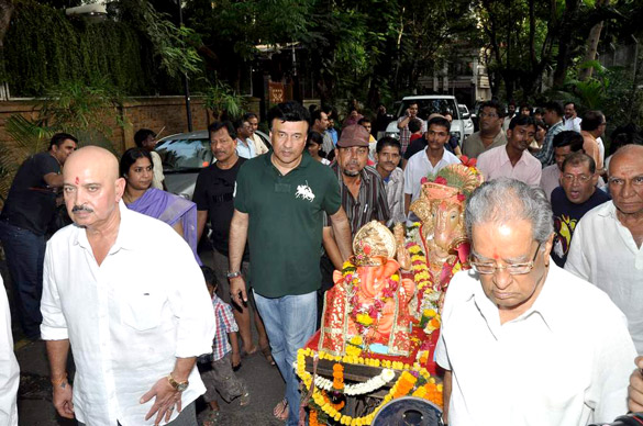 Rakesh Roshan & Anu Malik at Ganpati Visarjan