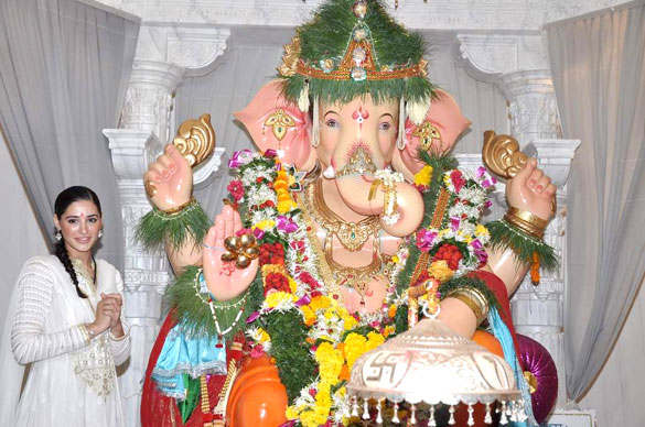 Nargis Fakhiri celebrates Ganesh Visarjan