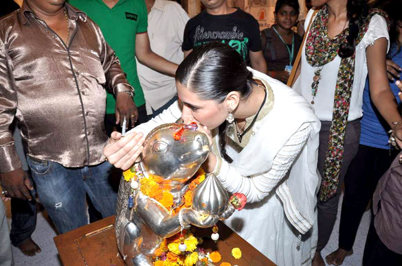 Nargis Fakhiri celebrates Ganesh Visarjan