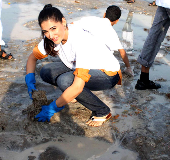 Nargis Fakhiri at clean drive post Ganesh Visarjan