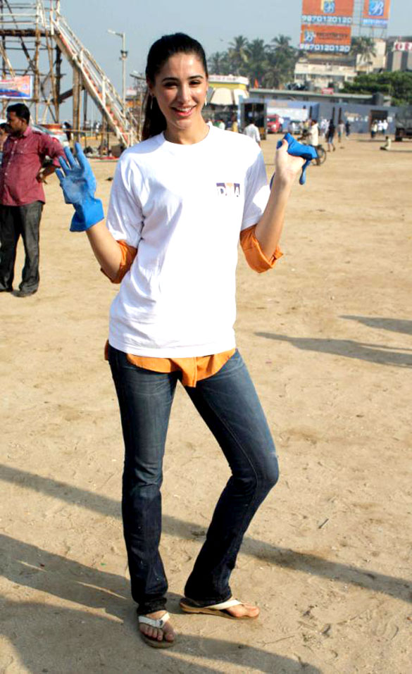 Nargis Fakhiri at clean drive post Ganesh Visarjan