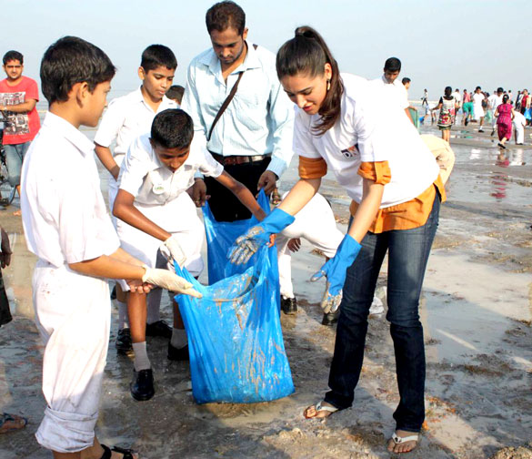 Nargis Fakhiri at clean drive post Ganesh Visarjan