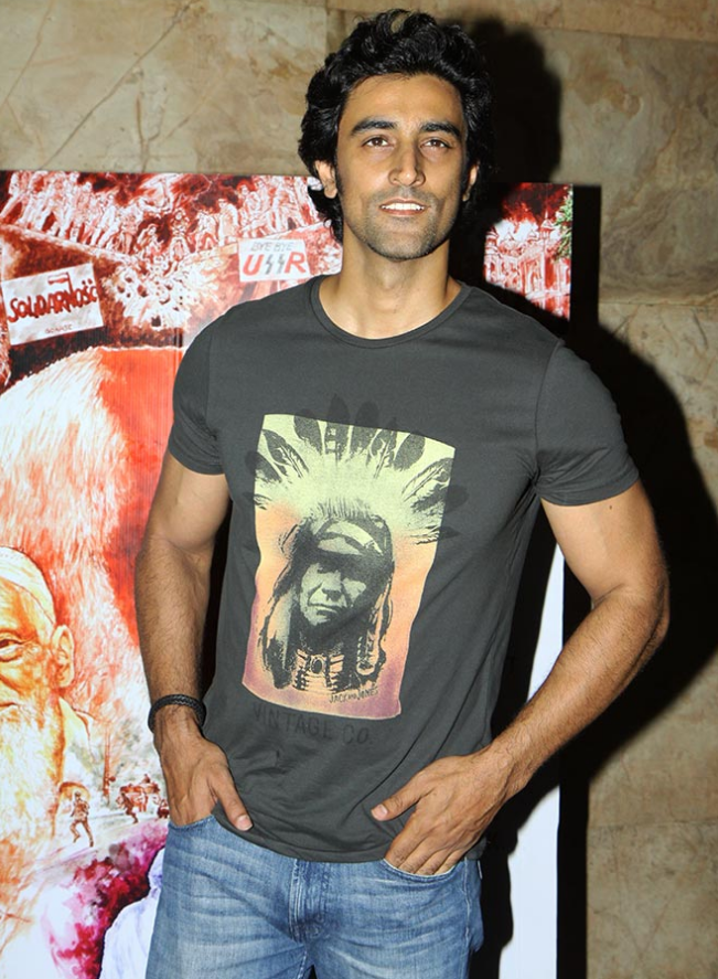 Kunal Kapoor looking handsome at the special screening of documentary film 'In Their Shoes'