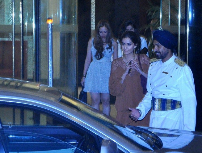 Sonam Kapoor at Arjun Kapoor's birthday bash