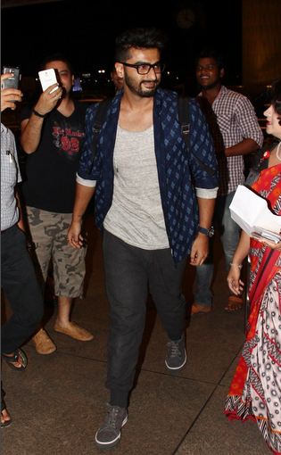 Handsome Arjun Kapoor snapped at airport
